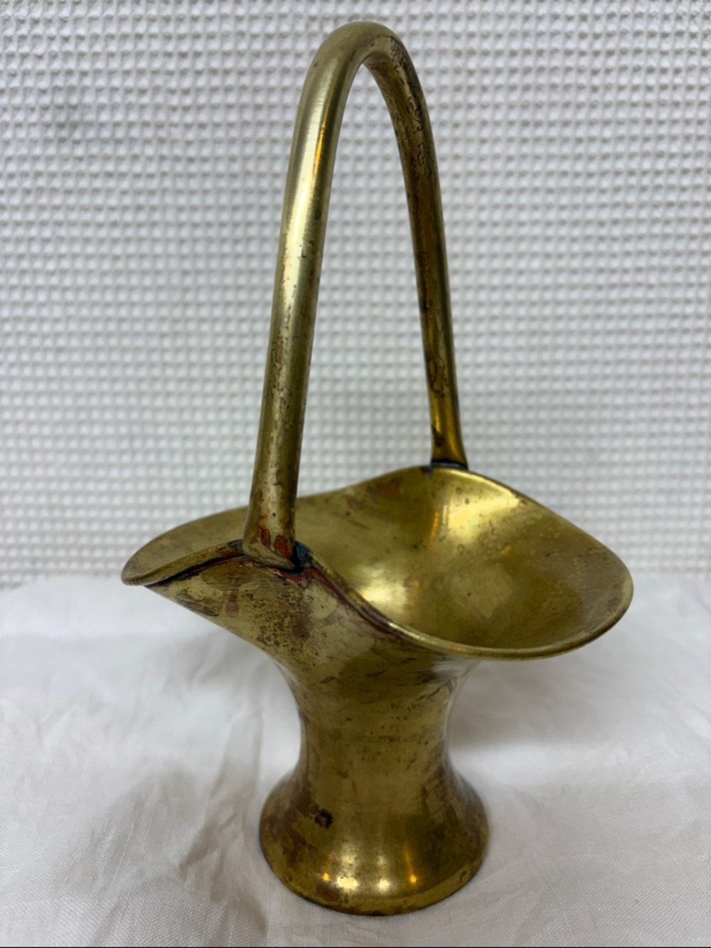 Brass basket with handle
